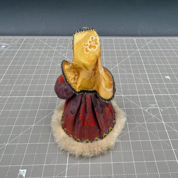 Vintage Russian Porcelain Tabletop Miniature Doll Beautiful Dress Souvenir - Picture 2 of 4